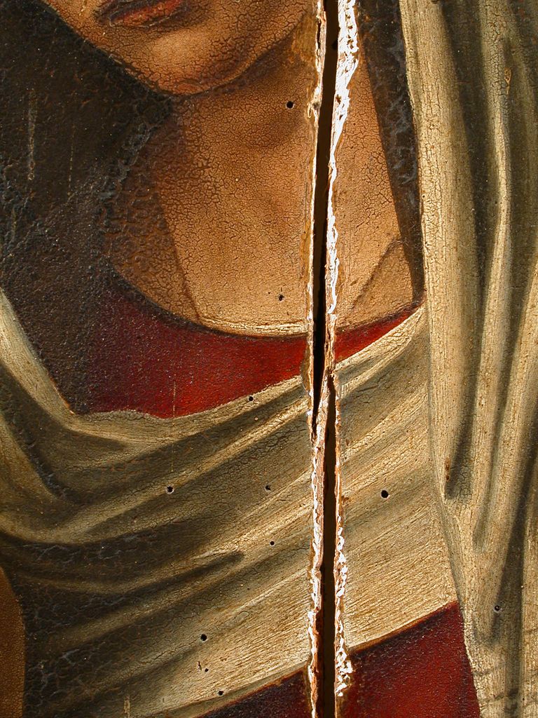 Particolare della lacerazione del supporto